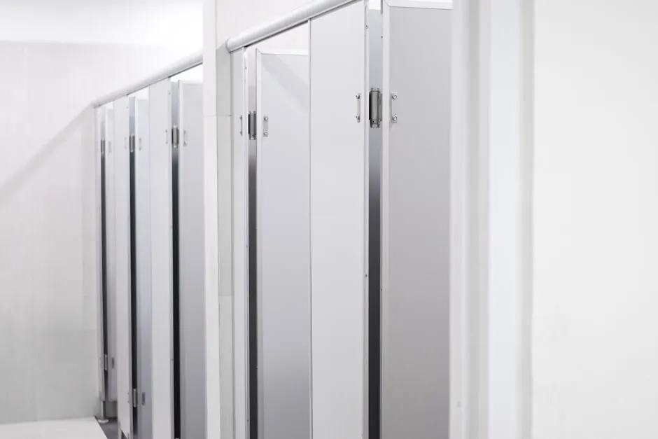 Vách ngăn vệ sinh compact chống ẩm trong nhà vệ sinh công cộng