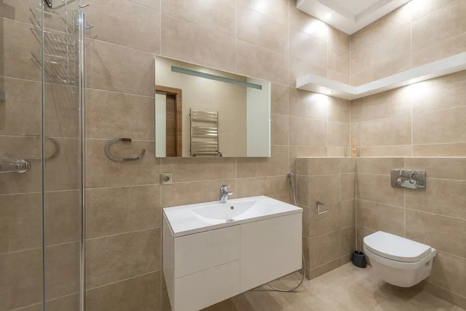 Bố trí lavabo và bồn cầu tách biệt khu vực tắm